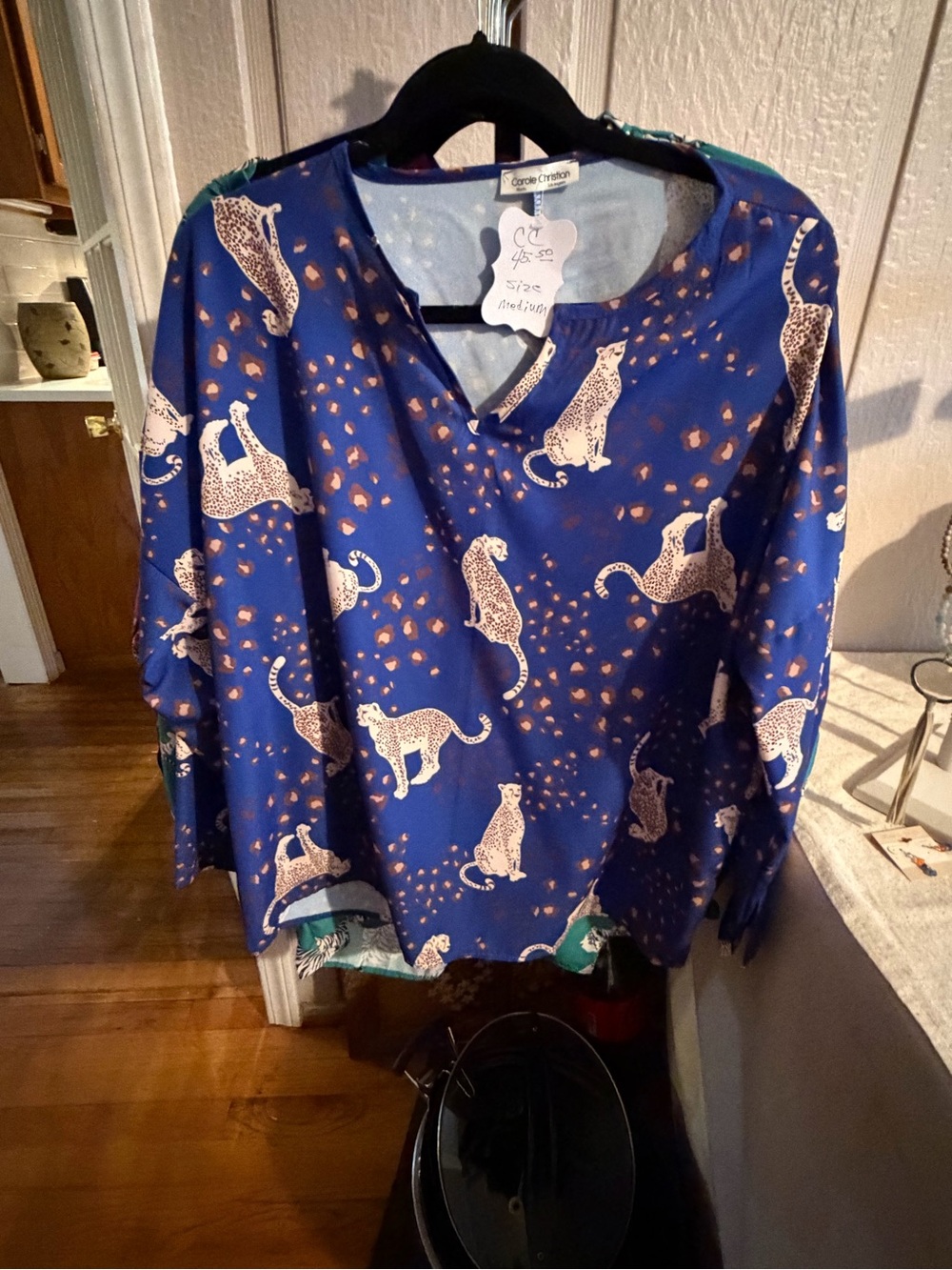Cheetah Print V-Neck Women's Top - Blue